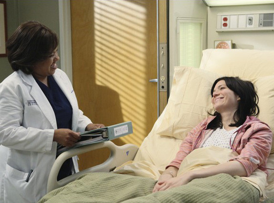 Mandy Moore Scrubs In For Another Hospital Show She Has A Type E Online Ca